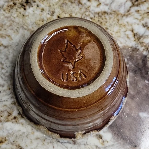 Vintage Monmouth Pottery Stoneware Brown Drip Glaze Bowl. USA Maple LEAF 🍁 - Picture 3 of 3